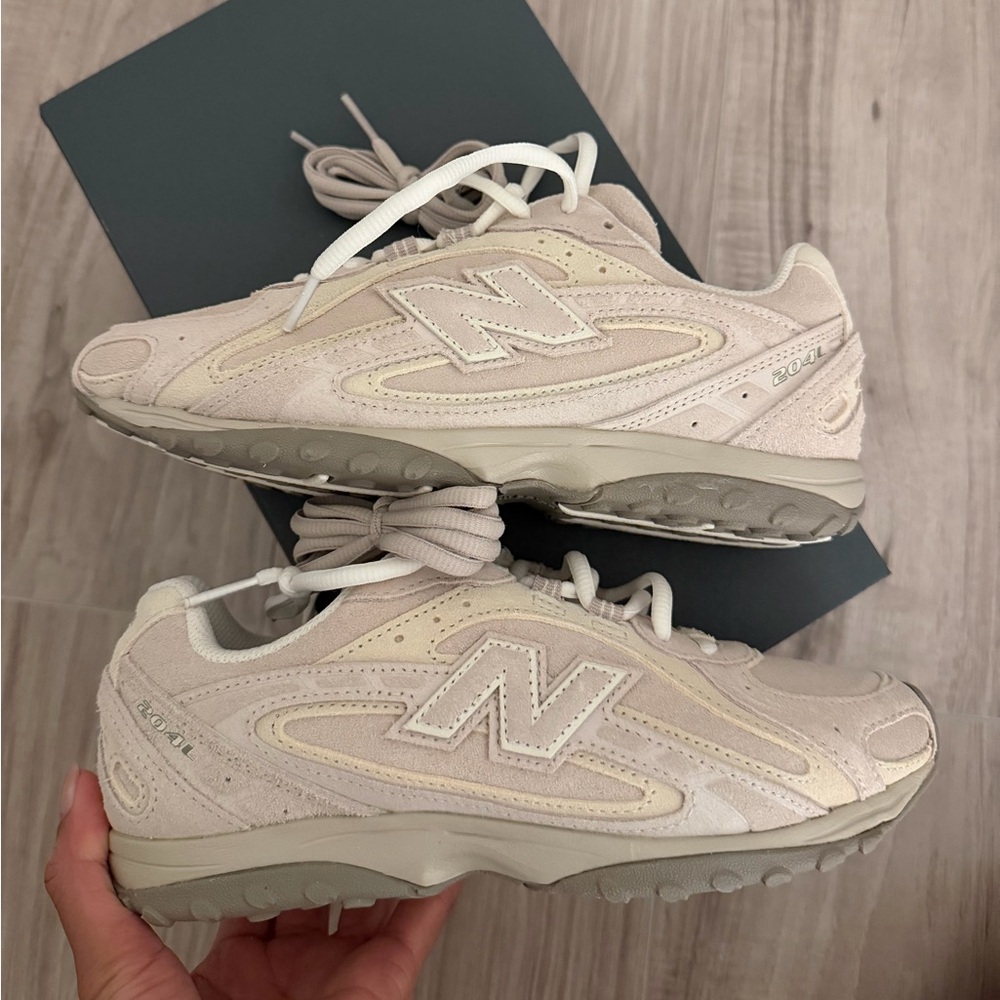 New Balance 204L Size M4/W5.5